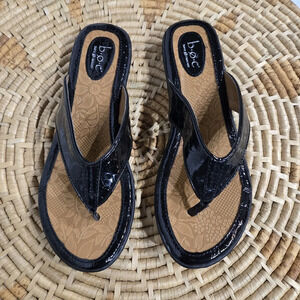 Boc Born Black Patent Leather Thong Flip Flop Sandals 10